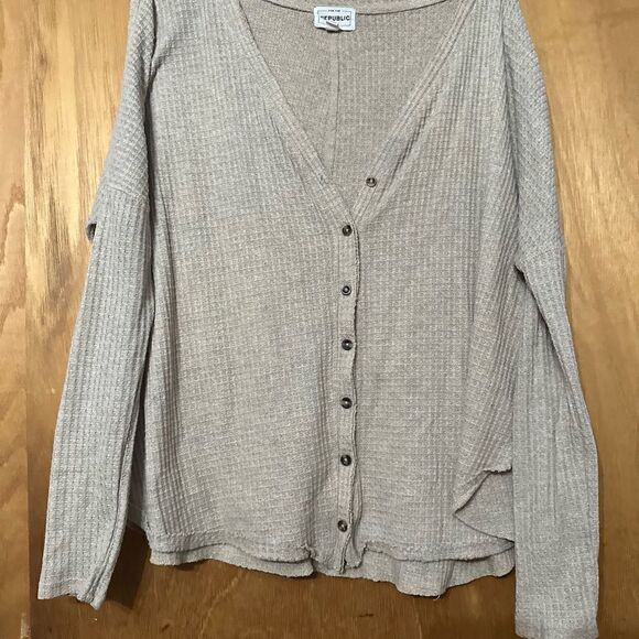For the Republic Waffle Long Sleeve Pullover Henley Top Tan Size Medium - Picture 3 of 8
